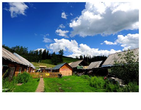 五彩灘 喀納斯湖 禾木村 魔鬼城 賽里木湖 那拉提 巴音布魯克 輪臺(tái)胡楊林 庫(kù)車(chē)大峽谷 喀什老城 卡拉庫(kù)里湖 克孜爾千佛洞12日